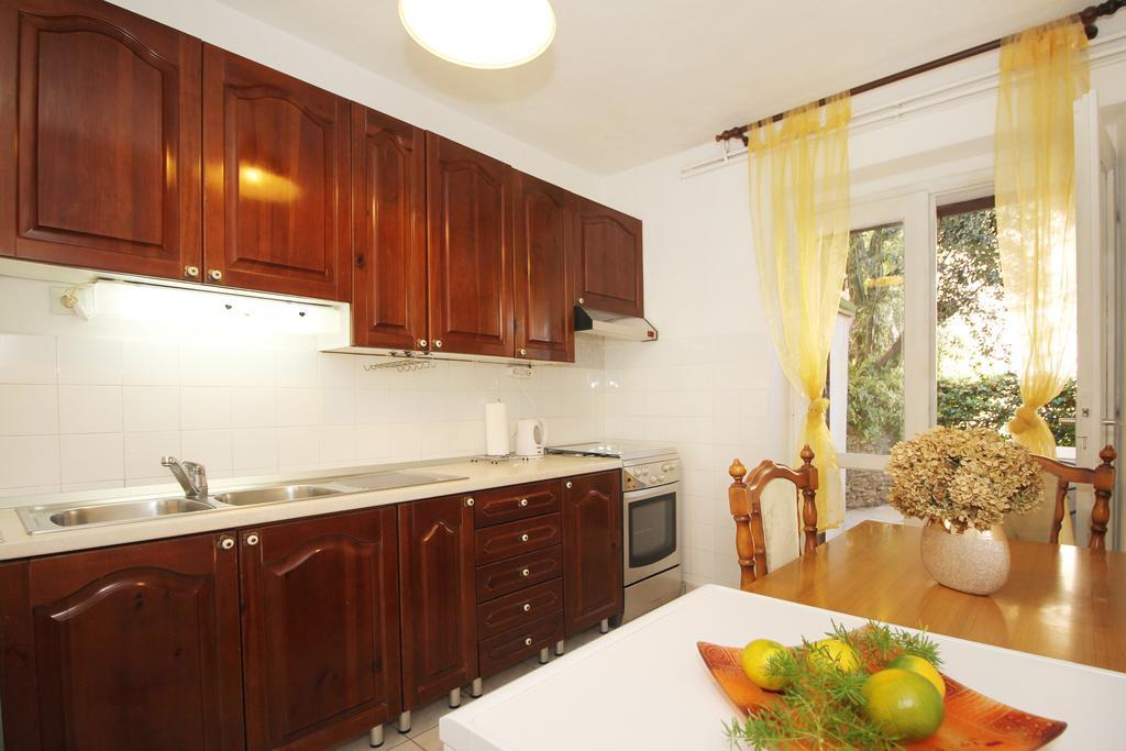 Apartments Nina Beach Makarska Exterior photo