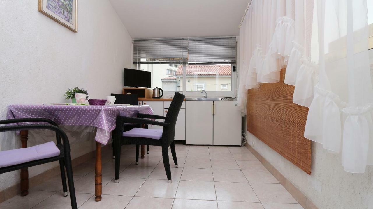 Apartments Nina Beach Makarska Exterior photo